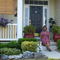 Leslie Roberts Photo 32