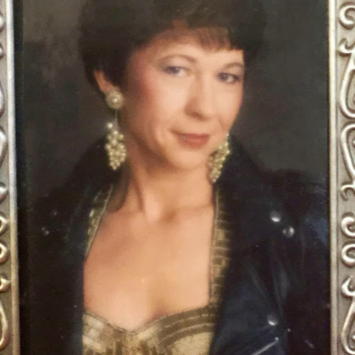 Vicki Strong Photo 7