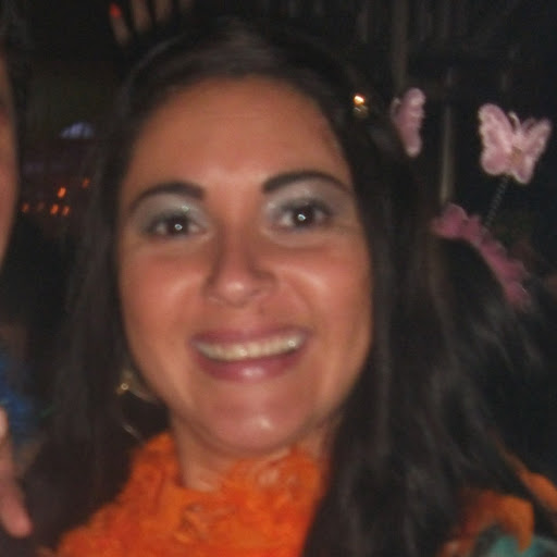 Elizabeth Mariano Photo 22