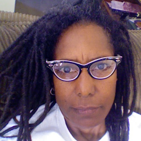 Cassandra Banks Photo 11