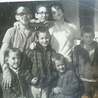 Elizabeth Friend Photo 31