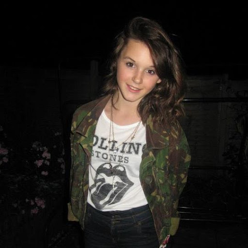 Ellie Woods Photo 35