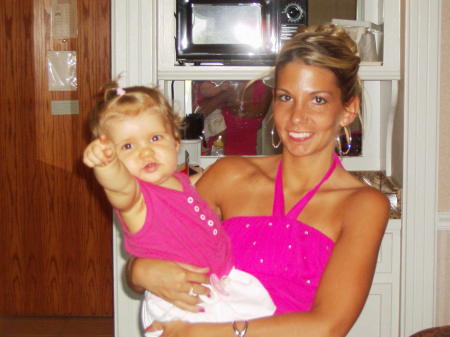 Jessica Hutchins Photo 4