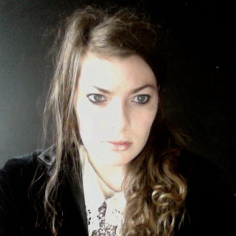 Julia Bennett Photo 10