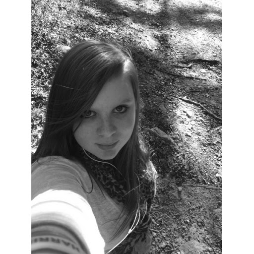 Brittany Howell Photo 24
