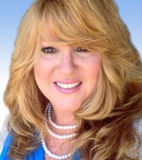 Lisa Hall Photo 1