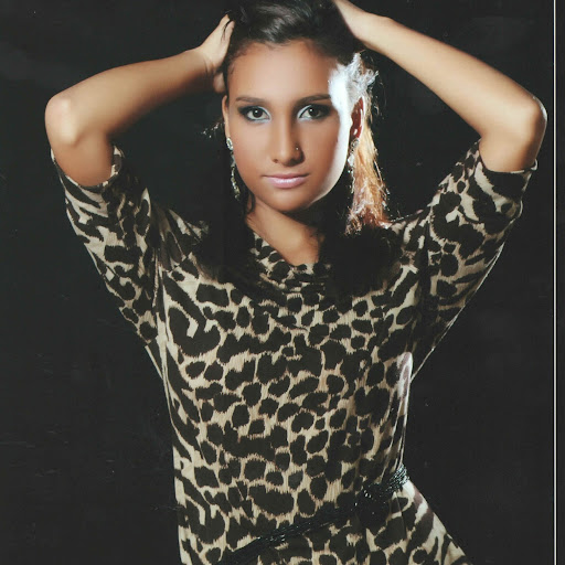 Sarah Mathias Photo 10