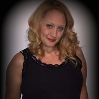 Christina Colbert Photo 13