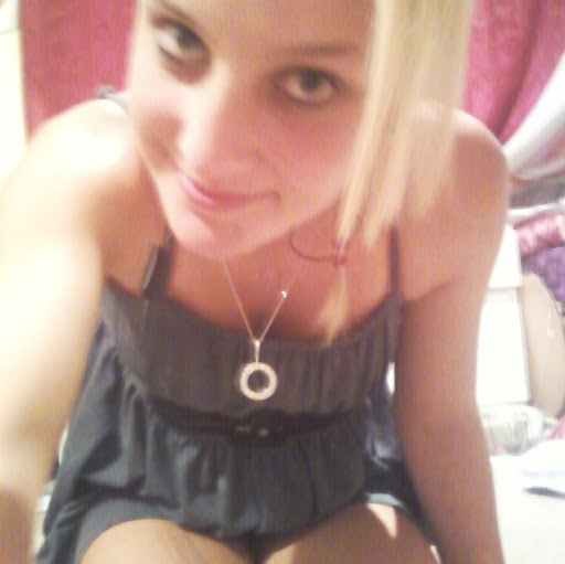 Emily Lowe Photo 13