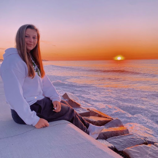 Ellie Morris Photo 25