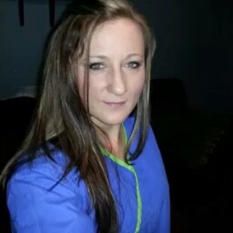 Stephanie Hall Photo 13