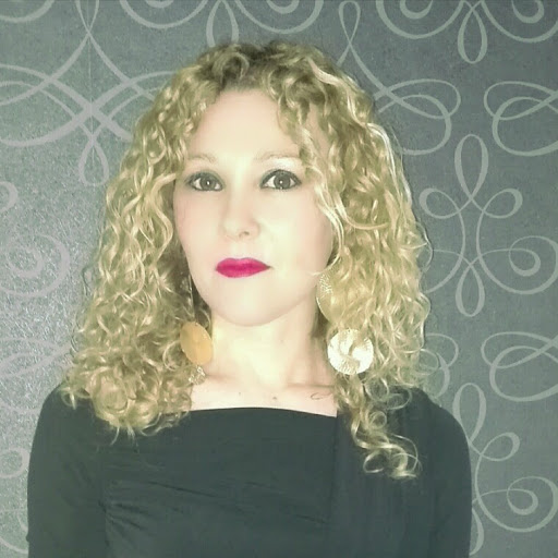 Angela Costa Photo 34