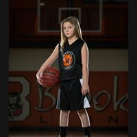 Laura Howard Photo 35