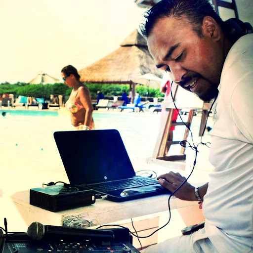 Antonio Mendez Photo 32