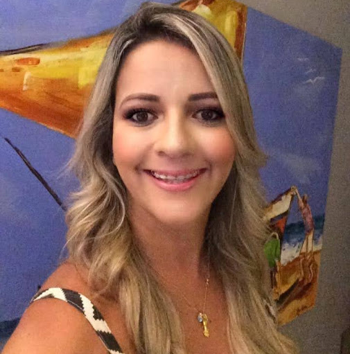 Michele Almeida Photo 40
