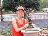 Elizabeth Lyons Photo 30