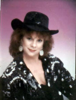 Tina Luff Photo 3