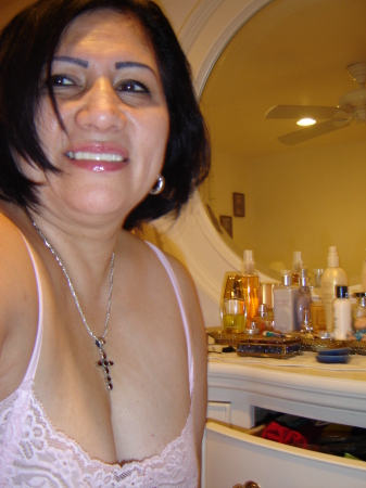 Evelyn Flores Photo 9