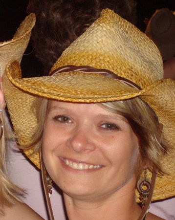 Heather Holmes Photo 40