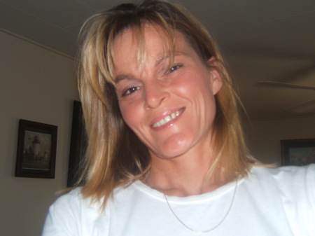Debra Hollingsworth Photo 9