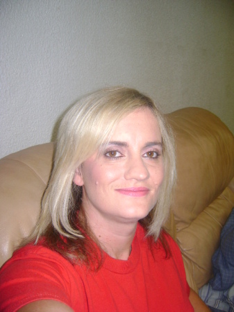 Lucy Mullins Photo 9