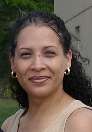 Elizabeth Vicente Photo 4