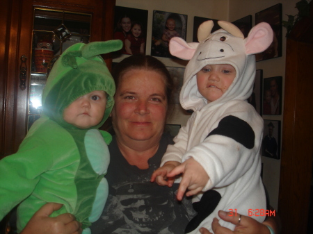 Vicki Elliott Photo 15