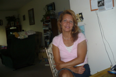 Caroline Champion Photo 20