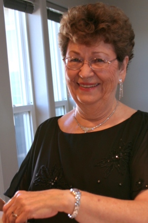 Eva Feldman Photo 17