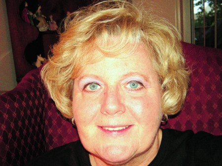 Laura Ellis Photo 20